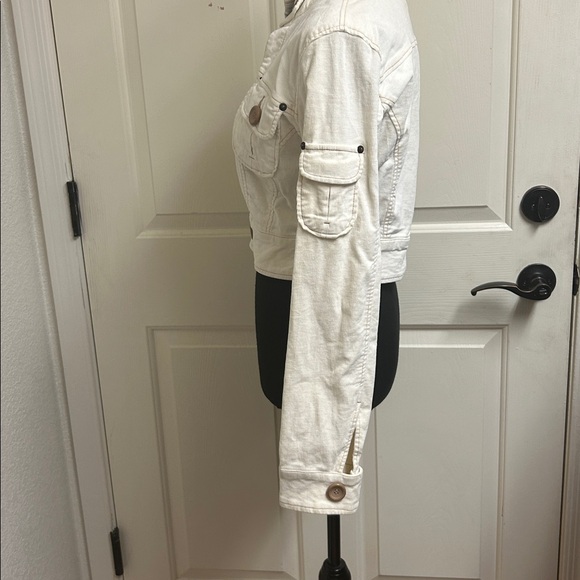 TULLE Cream Button-Up Jacket with pockets , Size Medium, 95% Cotton, 5% Spandex - Picture 9 of 12